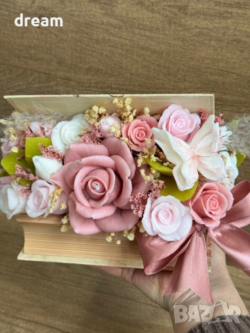 Аранжировка с цветя от соев восък, снимка 6 - Подаръци за жени - 54356096