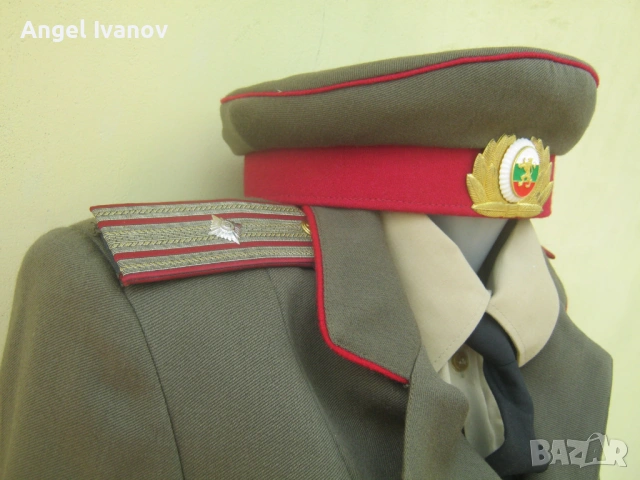 Дамска военна униформа от 90 те години, снимка 9 - Антикварни и старинни предмети - 54590989
