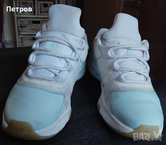 Дамски Nike Air Jordan 11 CMFT Low, цвят „Glacier Blue“- 36,5, снимка 4 - Маратонки - 54311442