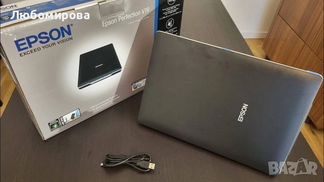 Компактен Фото скенер Epson Perfection V19 (4800 dpi) , отлично състояние,в оригинална кутия