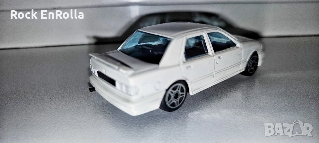 Burago Ford Sierra 1:43, снимка 4 - Колекции - 54569821