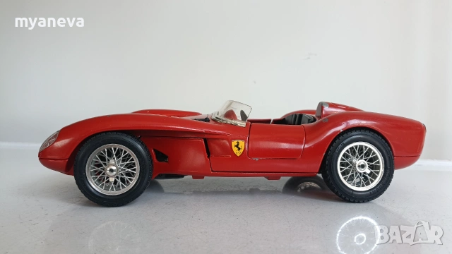 Ferrari 250 Testa Rossa от 1957 г. в мащаб 1:18, Bburago , произведен в Италия. , снимка 9 - Колекции - 54991208