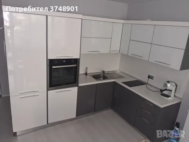 Кухня по поръчка с вградени котлони и фурна на една година(още е в гаранция) 600евро.