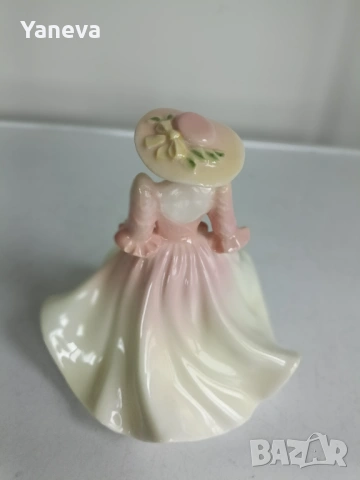 Фигурка на дама от Coalport „May Ball“ – фин костен порцелан от 1990 г., ръчно рисувана, снимка 6 - Статуетки - 54393013