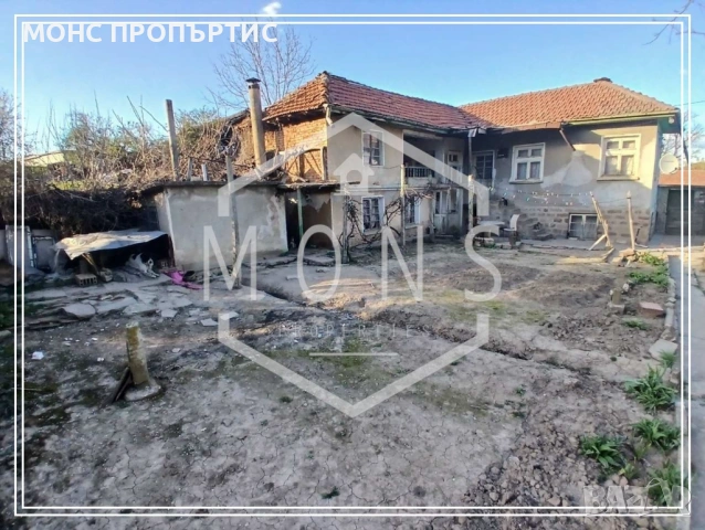 Двуетажна къща в с. Ряховците, близо до гр. Севлиево.