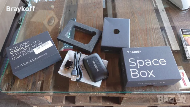 TeslaHubs SpaceBox Waze Android Auto CarPlay