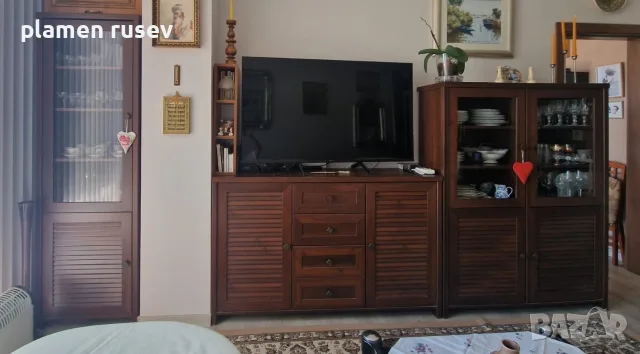 Продават се шкафове