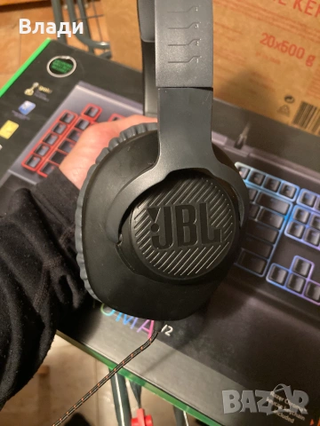 JBL Quantum100 слушалки, снимка 6 - Слушалки и портативни колонки - 55287203