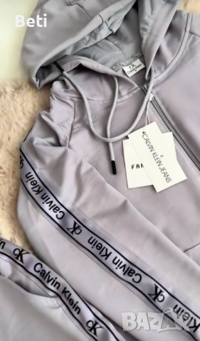 Дамски екип от 2 части calvin klein, снимка 2 - Спортни екипи - 54899790