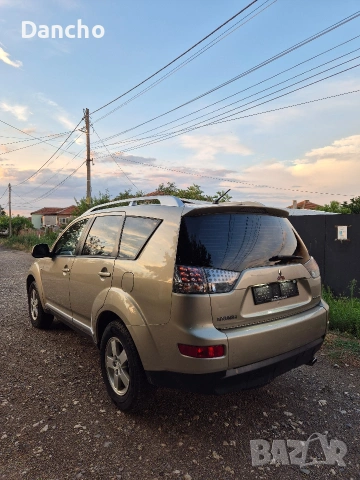 Mitsubishi Outlander 2.4i 4x4, снимка 3 - Автомобили и джипове - 55254614
