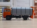 LIAZ 110.820 BOBR 16.2 боклукчийски 1974 - мащаб 1:43 на DeAgostini моделът е нов в блистер, снимка 2