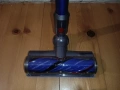 Отлична Dyson V10 безжична прахосмукачка с нова батерия и аксесоари, снимка 4
