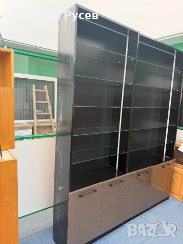 витрина  / секция / шкаф / шкафове за магазин / парфюмерия 0704     230 см са високи , 30 см са дълб, снимка 3 - Шкафове - 54124889