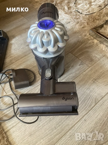 Акумулаторна прахосмукачка DYSON V6, снимка 4 - Прахосмукачки - 53541075