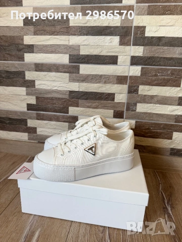 Дамски маратонки Guess, снимка 2 - Маратонки - 54492337