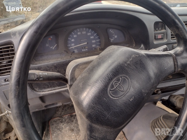Продавам  Toyota hilux 4x2 единична кабина, снимка 2 - Автомобили и джипове - 54306737