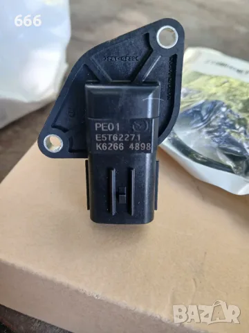 Датчик за масов дебит E5T62271 за Mazda CX-536, стандартен PE01-13-215,, снимка 5 - Аксесоари и консумативи - 55528975