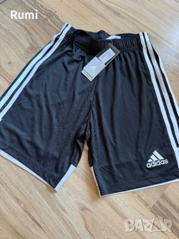 Оригинални нови  нови мъжки къси панталони Adidas ! XS