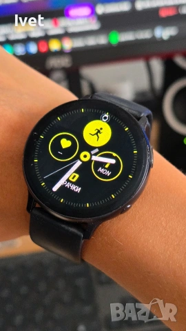 Перфектен Samsung Galaxy Watch Active 2 (44mm) – като нов, с кутия и аксесоари!, снимка 3 - Смарт гривни - 55070036