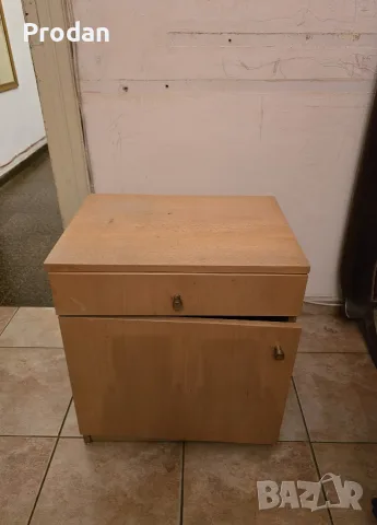Малко нощно шкафче 50 x 37 x 56 см