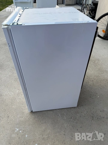 Малък хладилник с камера HotPoint Ariston, снимка 9 - Хладилници - 53987738