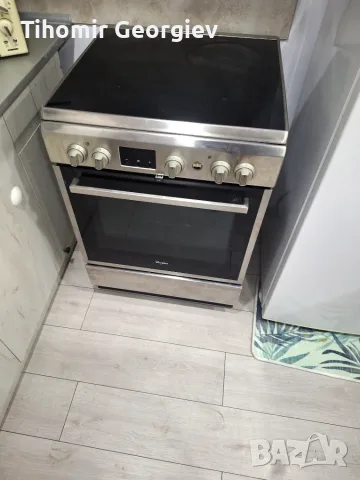 Продавам готварска печка с керамични котлони