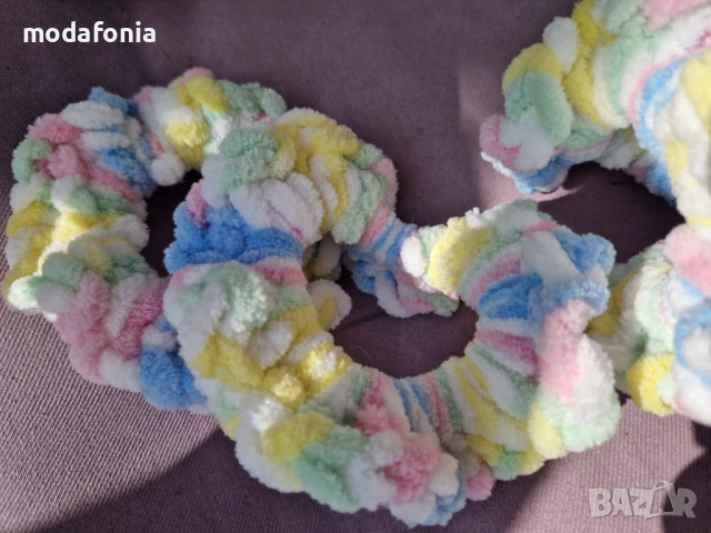 Плетено скрънчи CANDY, снимка 2 - Аксесоари за коса - 54343090