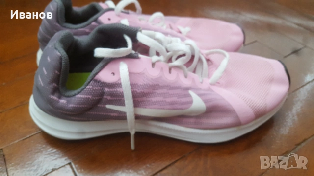 Дамски маратонки Nike 38н, снимка 2 - Маратонки - 54715489