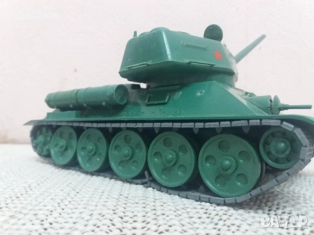 Макет на танк Т-34., снимка 4 - Коли, камиони, мотори, писти - 54155235