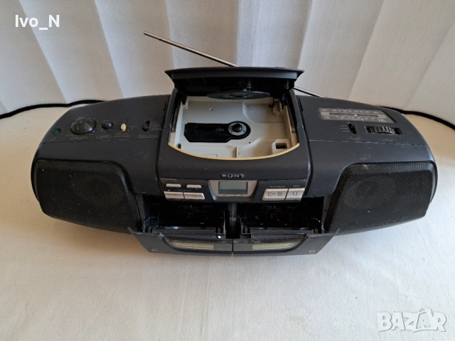 CD радиокасетофон Sony CFD-222L-за части., снимка 2 - Радиокасетофони, транзистори - 54944434