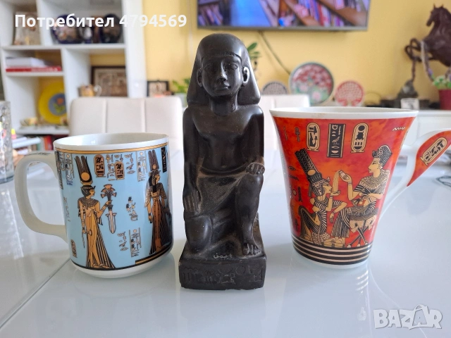 египетска статуетка и чаши