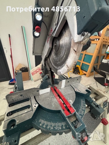 Циркуляр Bosch GTM 12 със стойка, снимка 6 - Други инструменти - 54904327