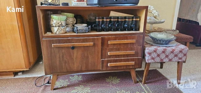 Барче с чекмеджета и открита част