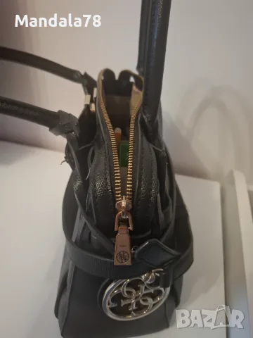 Продавам дамска чанта Guess zadie logo., снимка 3 - Чанти - 55606402