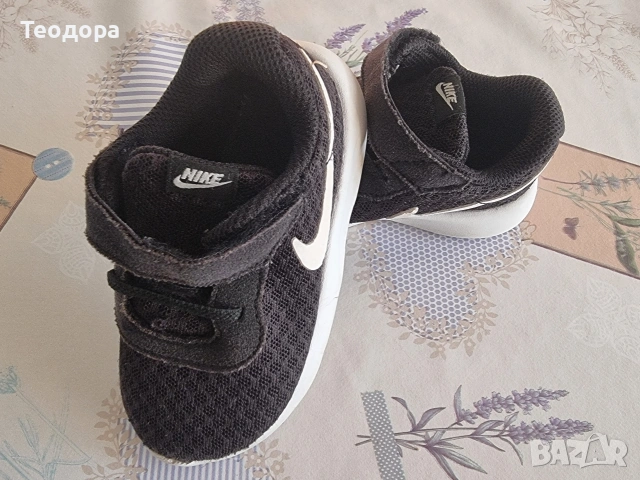 Детски маратонки Nike 22 номер, снимка 2 - Детски маратонки - 55225247