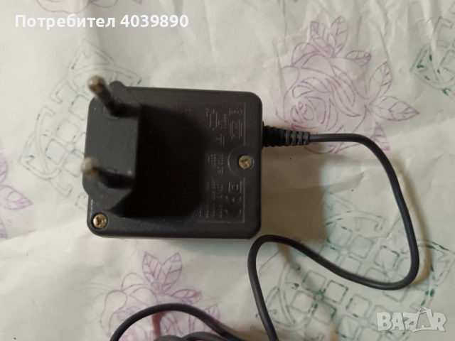 Продавам стари зарядни за мобилни телефони 