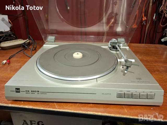 Продава се грамофон Dual CS620Q.
