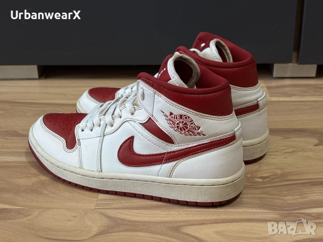 Кецове Nike Air Jordan 1 Mid Reverse Chicago, снимка 3 - Маратонки - 54403687