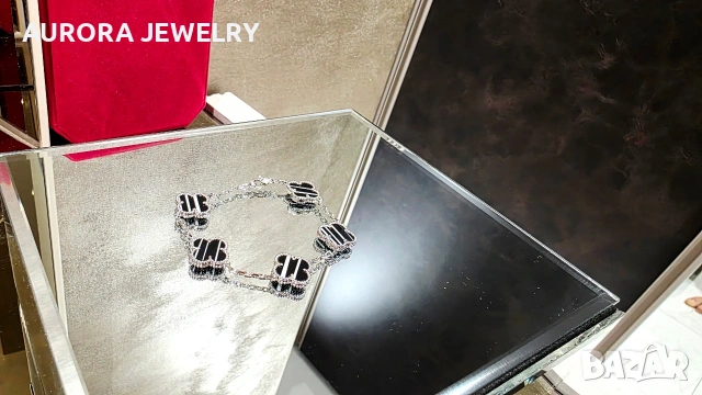 Van Cleef & Arpels VCA 5 Motifs Silver Veined Black Onyx Vintage Alhambra Дамска Гривна, снимка 2 - Гривни - 54710078