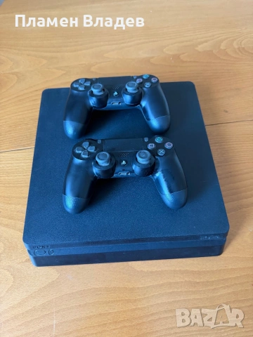 PlayStation 4 slim с два оригинални контролера