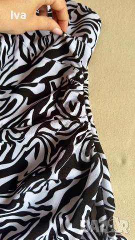 Черно-бял гащеризон със зебра принт с пола-панталон долна част и изрязан елемент на бюста, снимка 2 - Гащеризони - 54016840