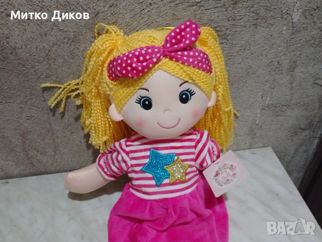 Кукла Текстилна с рокля цвят фуксия и руса коса 55 см нова, снимка 2 - Кукли - 55147489