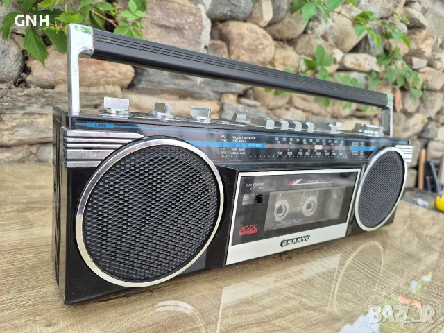 Радиокасетофон Sanyo M7010K, снимка 2 - Радиокасетофони, транзистори - 55190569