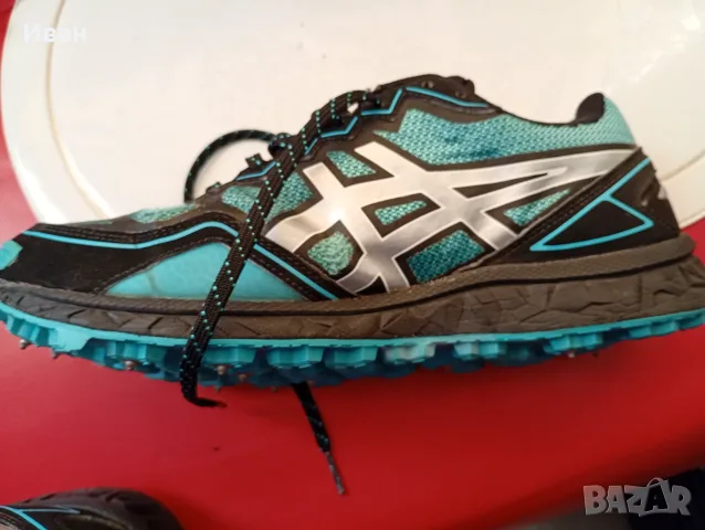 Маратонки за планинско изкачване със шипове Asics, снимка 2 - Спортни обувки - 55627530
