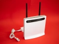 HUAWEI B593s 4G LTE SIM рутер Cat6 300Mbps Wi-Fi + Телефонна станция, снимка 2