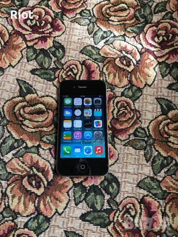 Продавам iPhone 4
