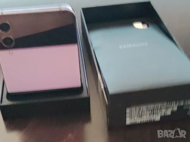 Samsung Galaxy Z Flip 4 за резервни части, снимка 4 - Резервни части за телефони - 55324647