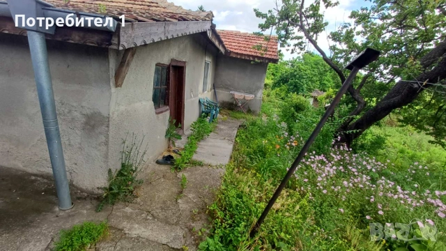 Продавам двор 1600 кв.м със стара къща, близо до Хуманитарна гимназия, гр Добрич, снимка 6 - Къщи - 54928999