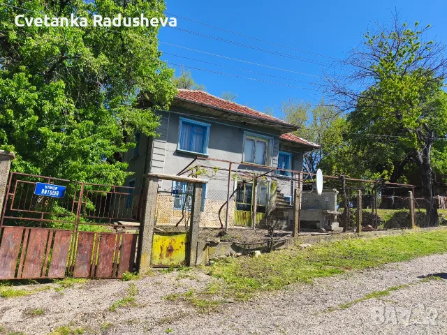 Продавам къща и двор с изглед към р. Дунав