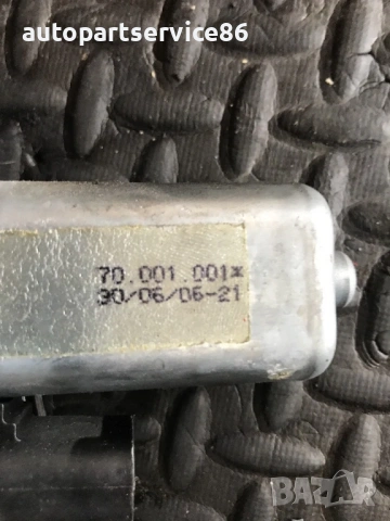 Мотор на стъклоповдигач за предна дясна врата за Fiat Grande Punto 1.4 (2006-2011) 70001001, снимка 2 - Части - 54485845